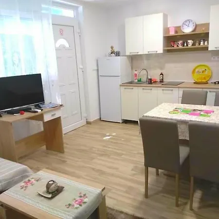 Apartment Ruzmarin - Seget Donji, Trogir