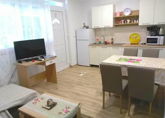 Apartment Ruzmarin - Seget Donji, Trogir